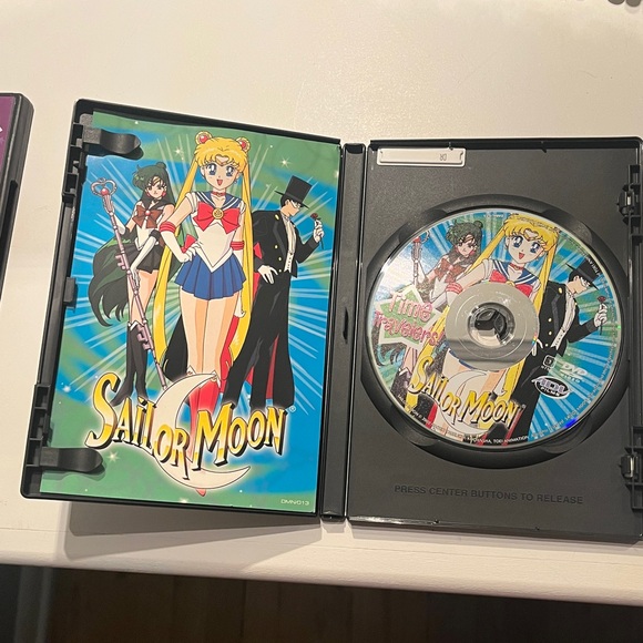Sailor Moon Time Travelers DVD - Picture 3 of 4